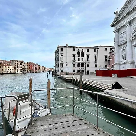 Della Corte Lejlighed